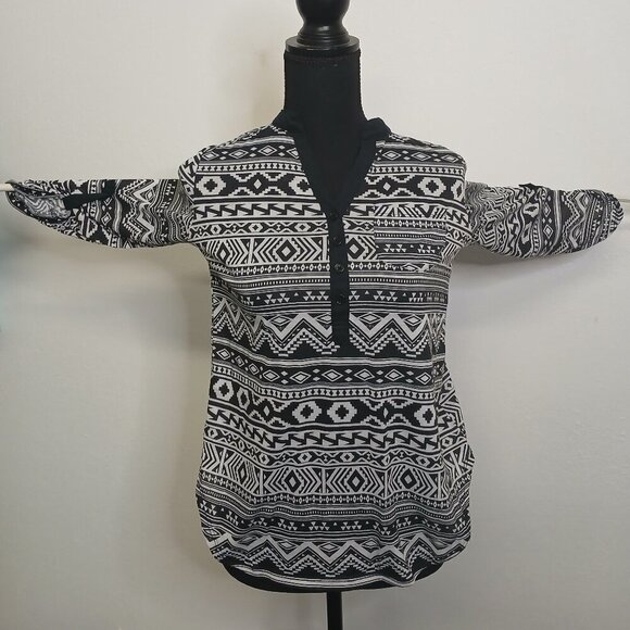No Boundaries Tops - No Boundaries Black and White Top size medium